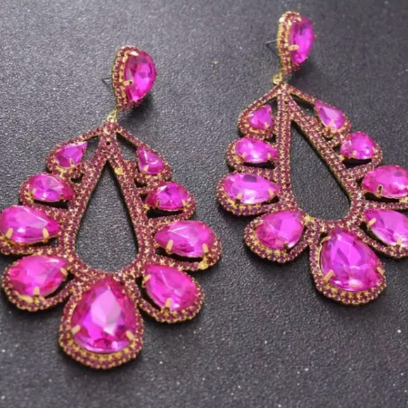 NWT Exaggerated Teardrop Shape Earrings With Gemstones. Red and Pink - Picture 3 of 4